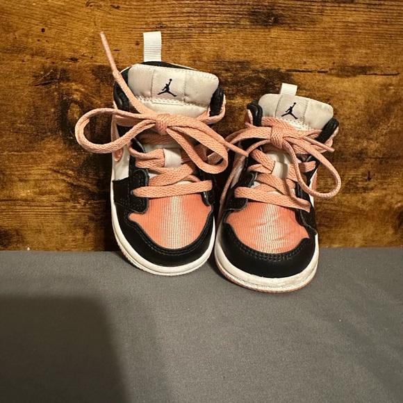 Nike Air Jordan 1 Mid Light Madder Root PinkToddler Girls Shoes - Picture 3 of 6